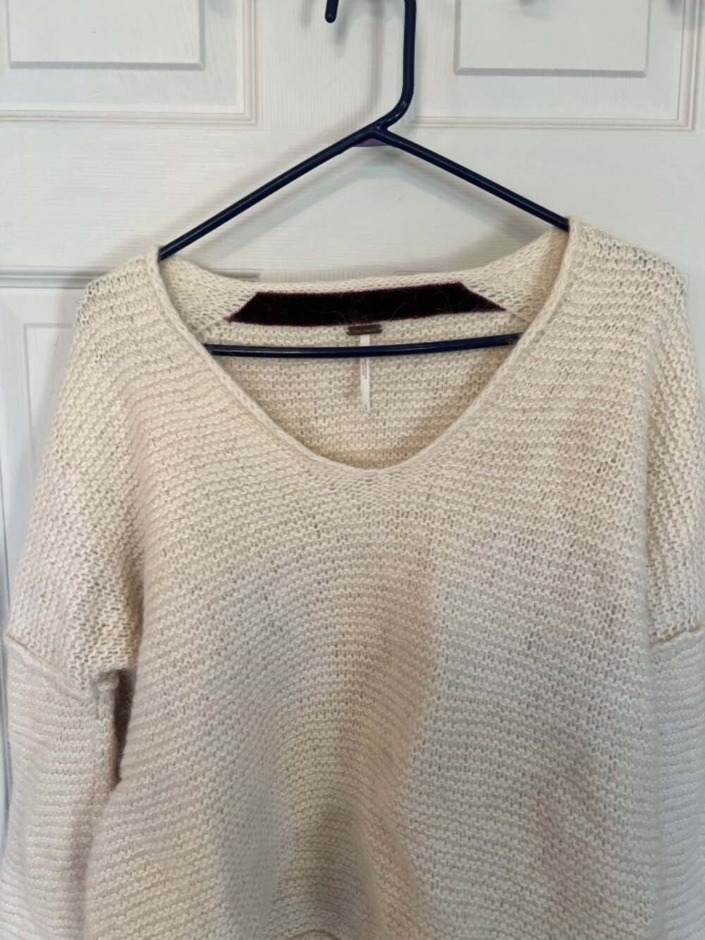 Free People Cream Knit V-Neck Long Sleeve Alpaca Blend Sweater Size Large - Picture 2 of 8
